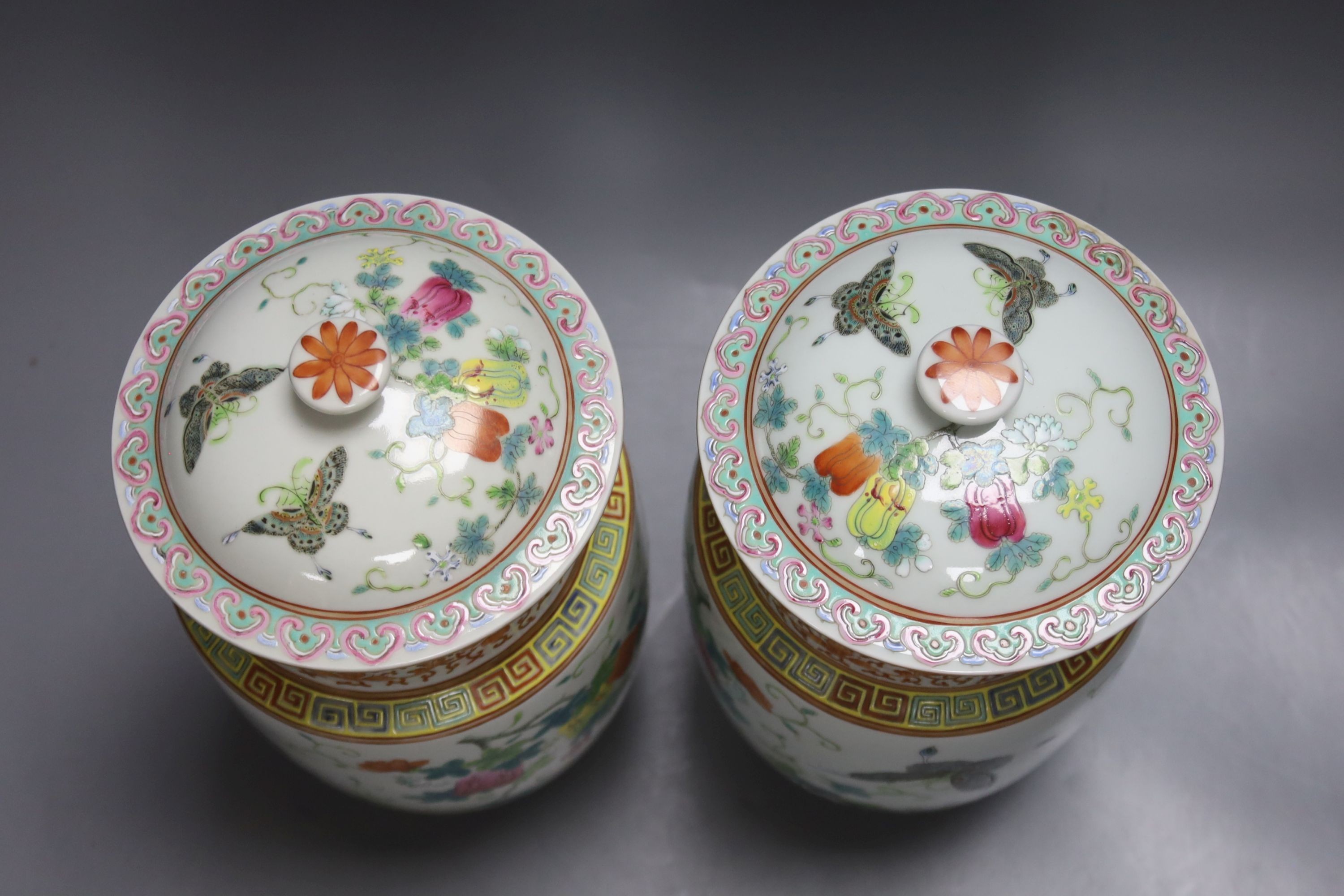 A pair of Chinese famille rose vase and covers, height 26cm
